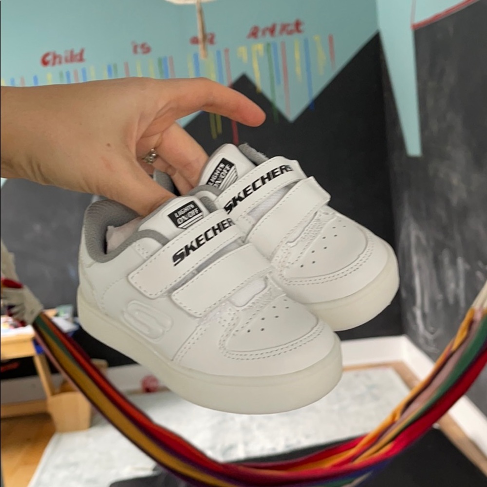 Skechers lights up nib